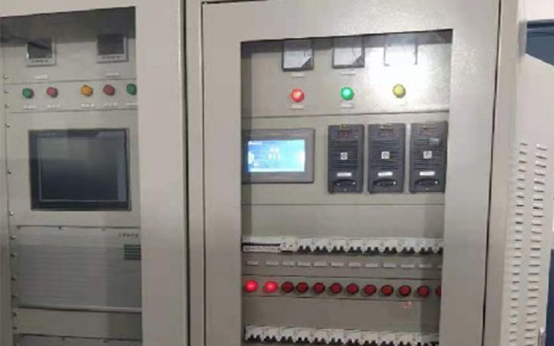 山東鋼鐵萊蕪分公司棒材廠中區(qū)水壓機高壓泵站直流屏，充饋電一體屏